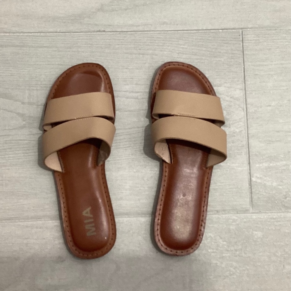 MIA Sandals Beige Tan size 6